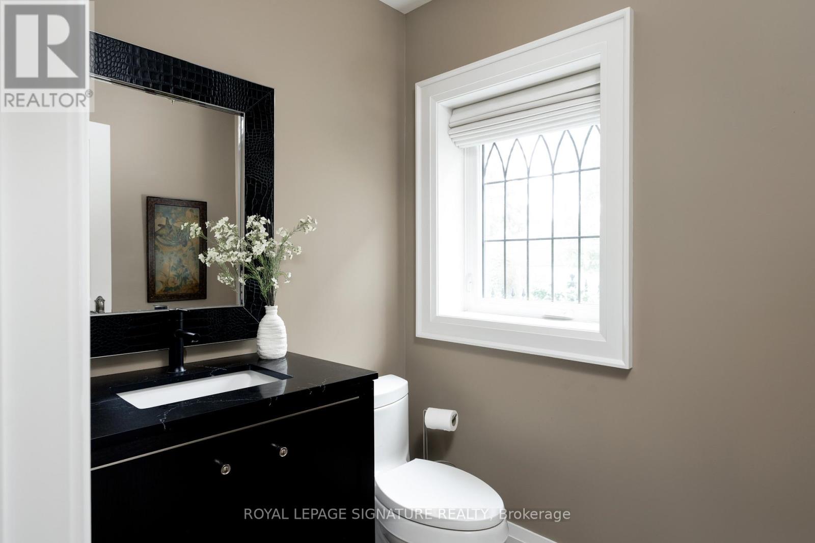 25 Varley Lane, Toronto (Kingsway South), Ontario  M8X 0A9 - Photo 9 - W13009832