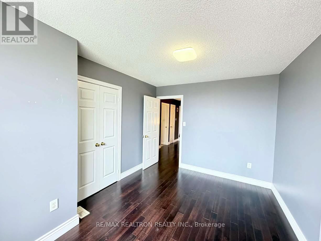 416 Mapleton Avenue, Barrie, Ontario  L4N 0Z9 - Photo 4 - S13008736