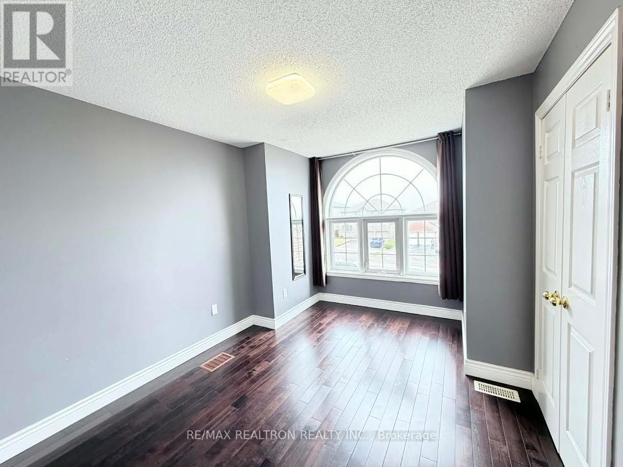 416 Mapleton Avenue, Barrie, Ontario  L4N 0Z9 - Photo 5 - S13008736