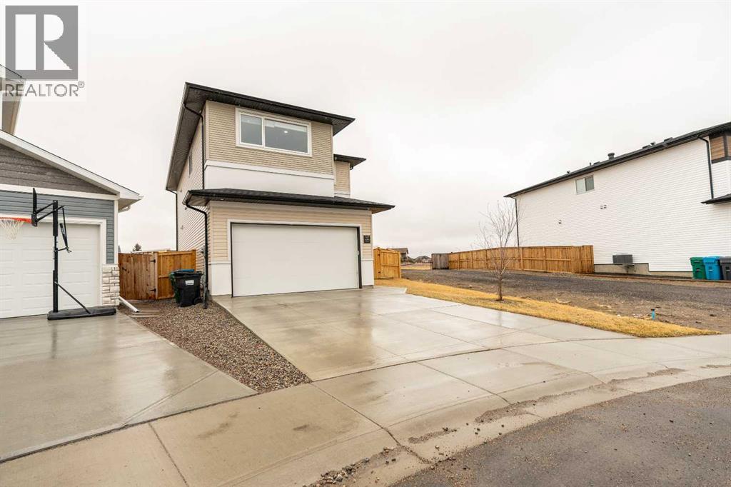 147 Goldenrod Road W, Lethbridge, Alberta  T1J 5W8 - Photo 2 - A2300709