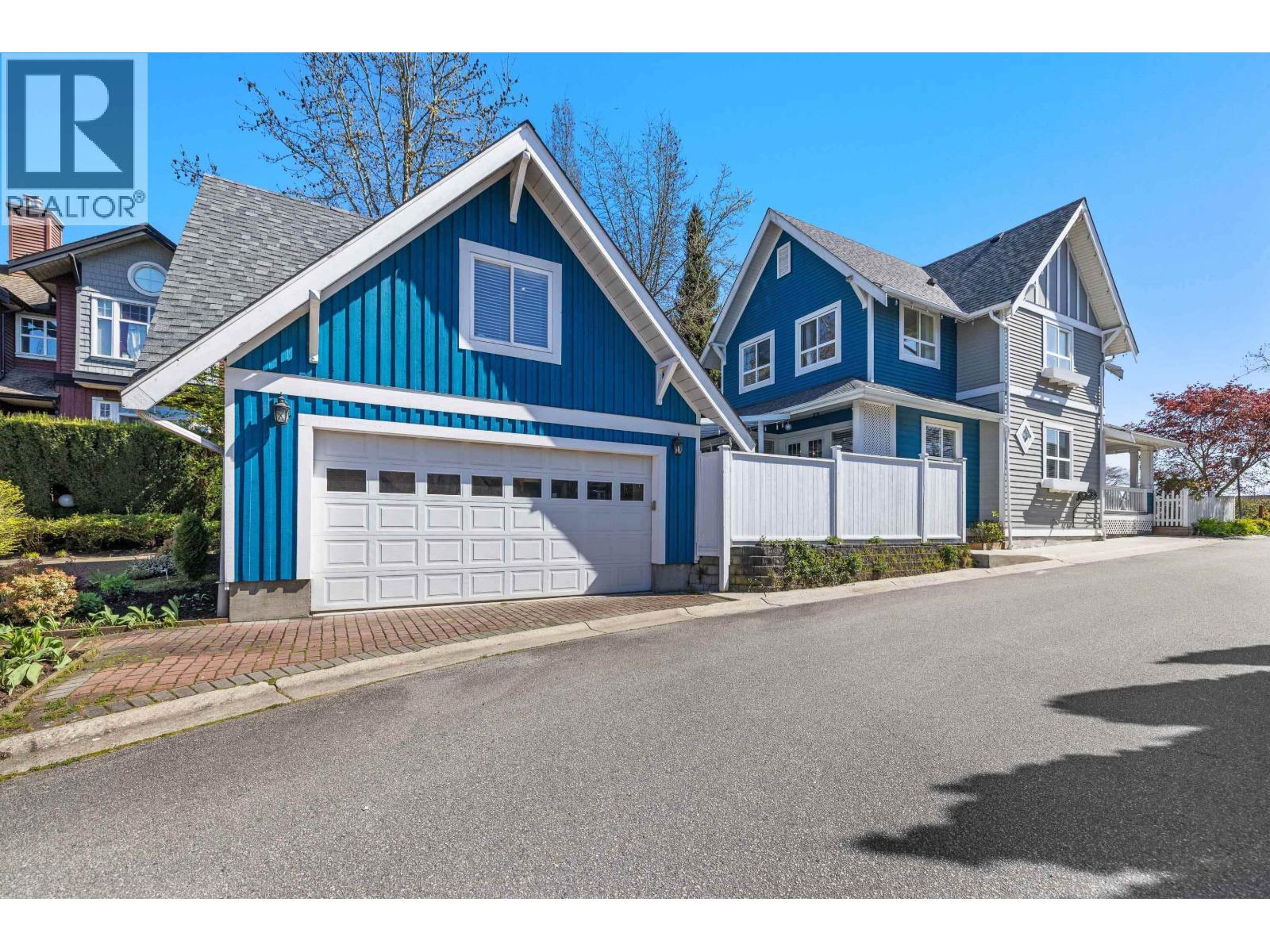 107 Star Crescent, New Westminster, British Columbia  V3M 6X6 - Photo 2 - R3102586