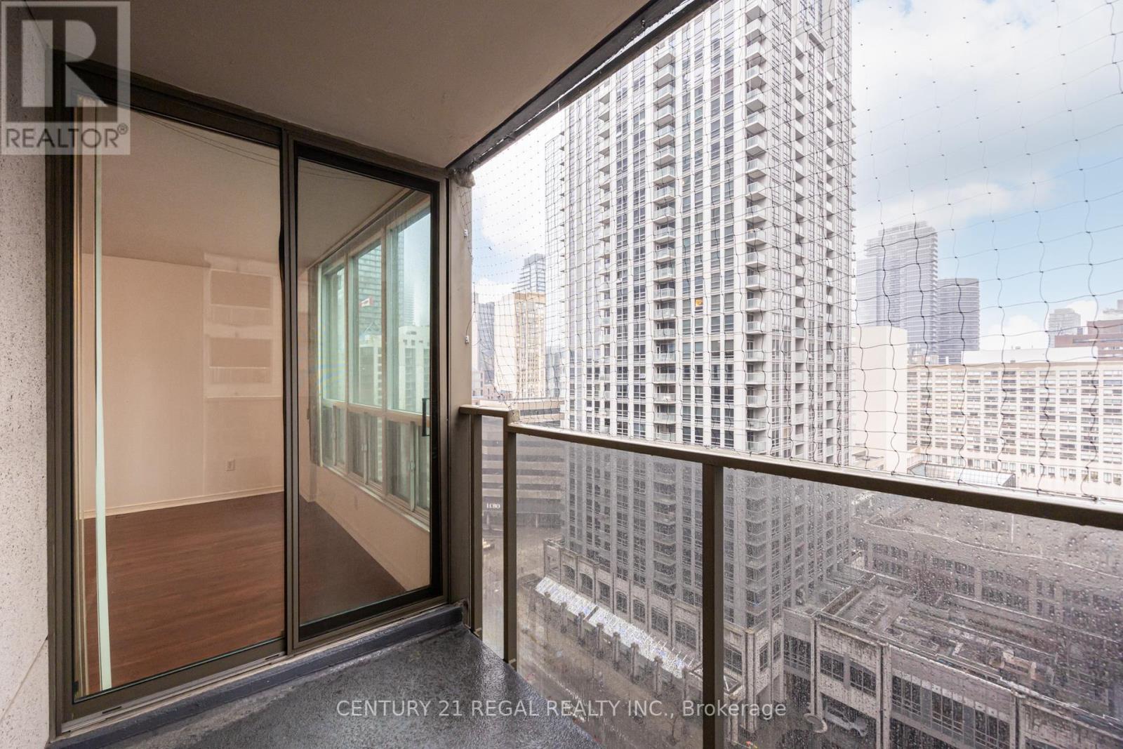 1803 - 750 Bay Street, Toronto, Ontario  M5G 1N6 - Photo 33 - C12912348