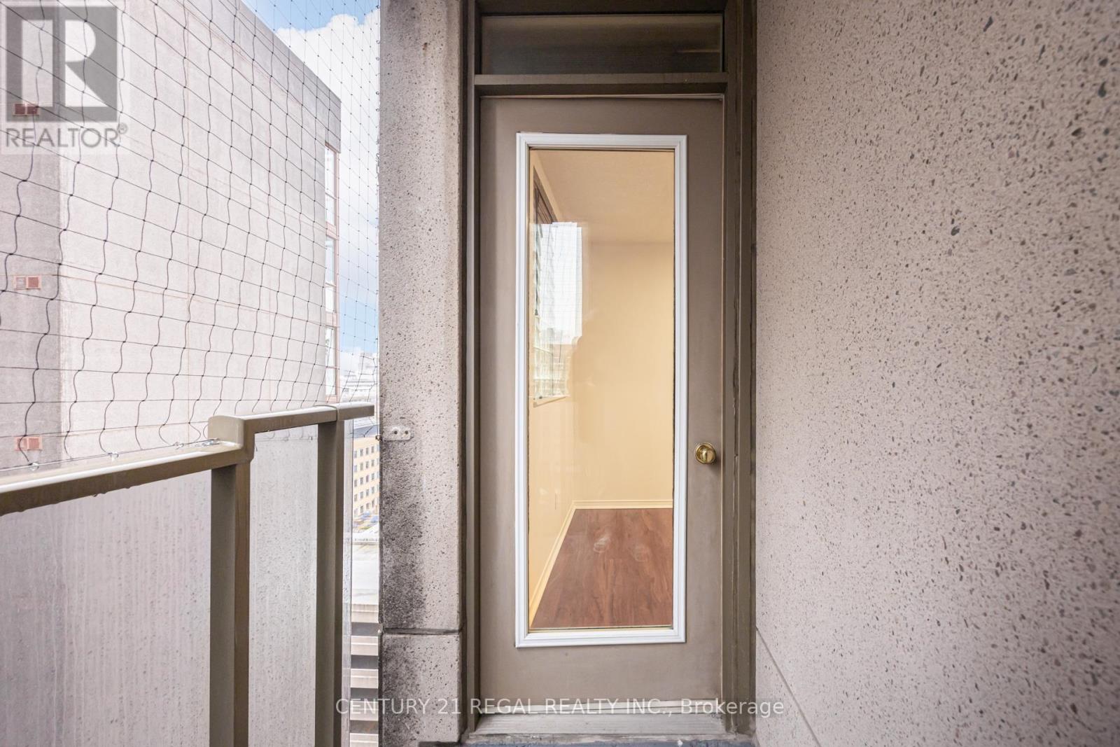 1803 - 750 Bay Street, Toronto, Ontario  M5G 1N6 - Photo 26 - C12912348