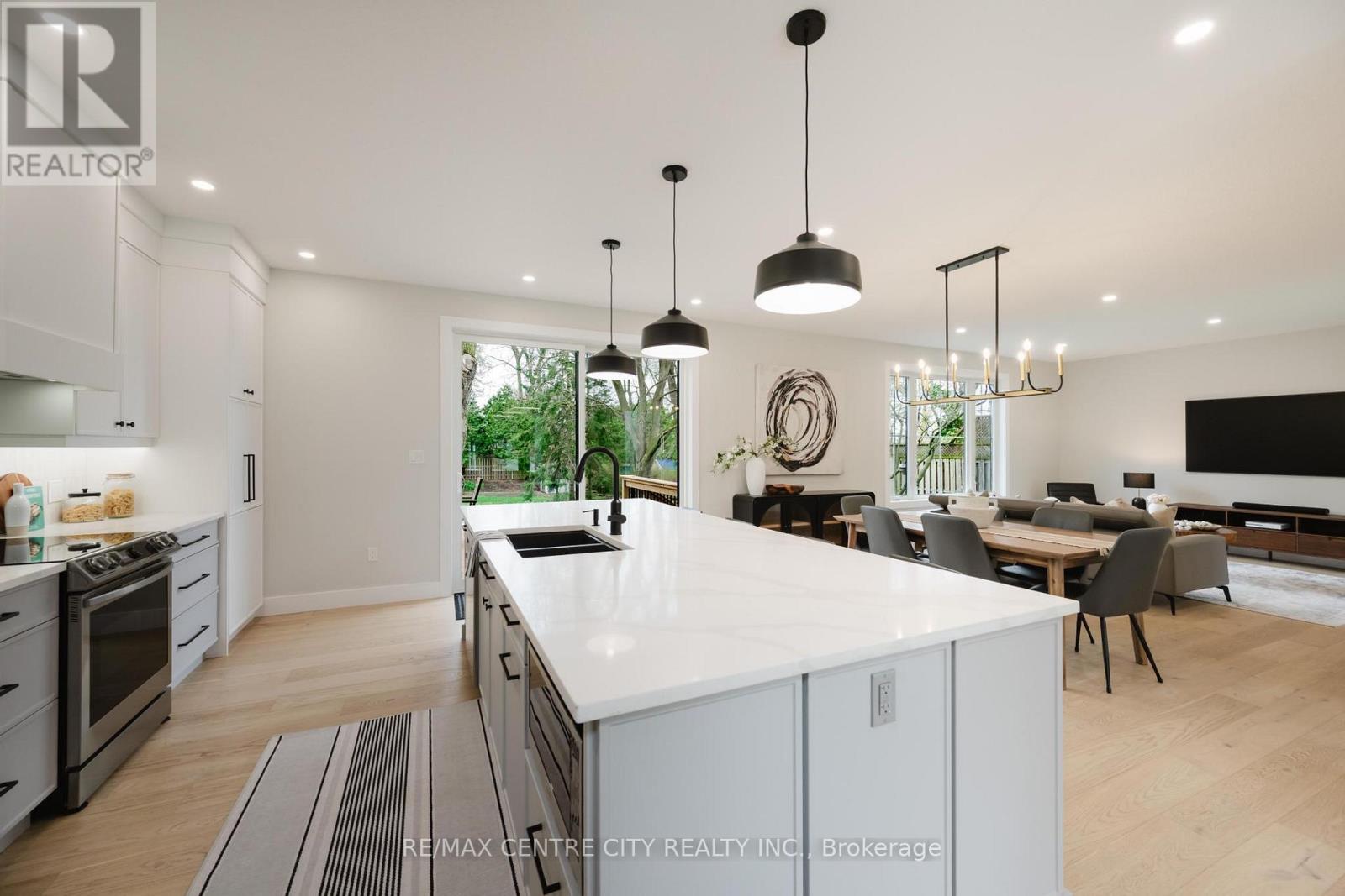 423 West Mile Road, London North, Ontario  N6H 3M3 - Photo 2 - X13009926