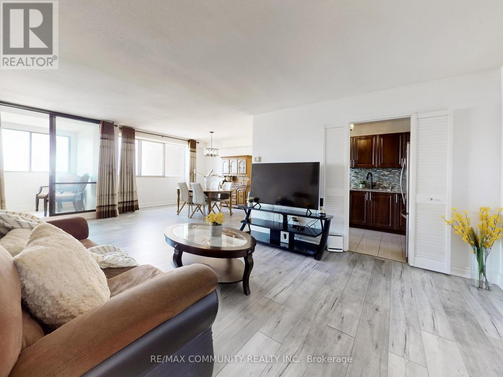 3706 - 3 Massey Square, Toronto, Ontario  M4C 5L5 - Photo 13 - E13009892