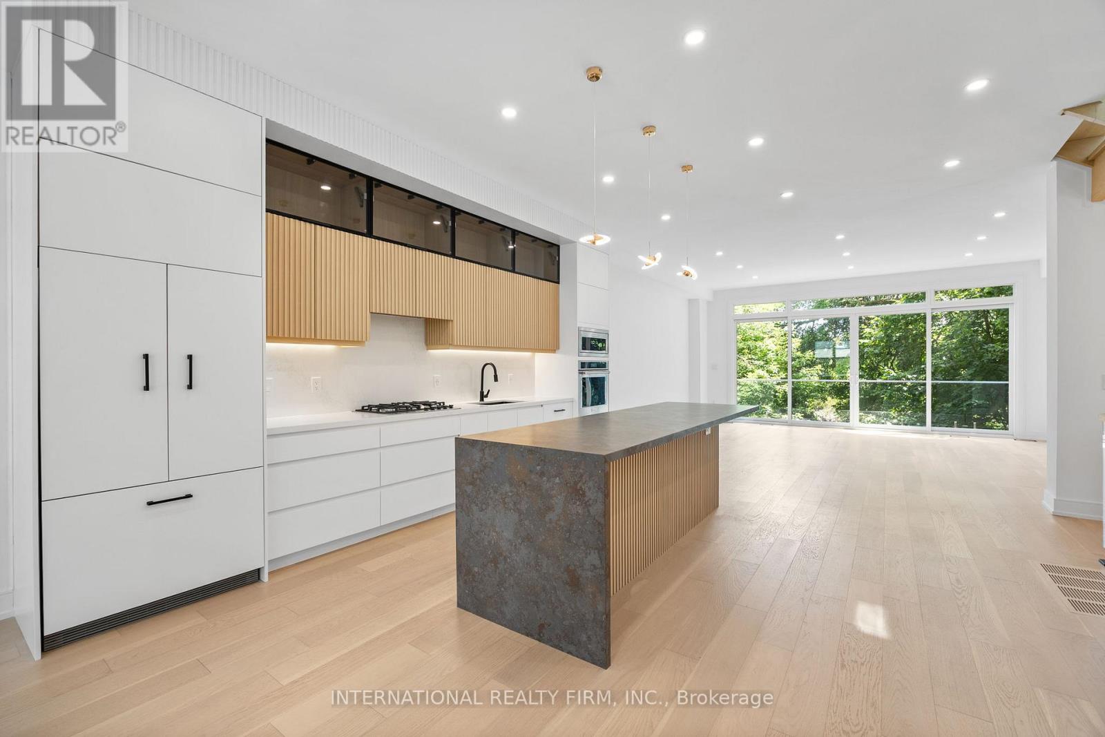 19 IVY AVENUE, Toronto, Ontario