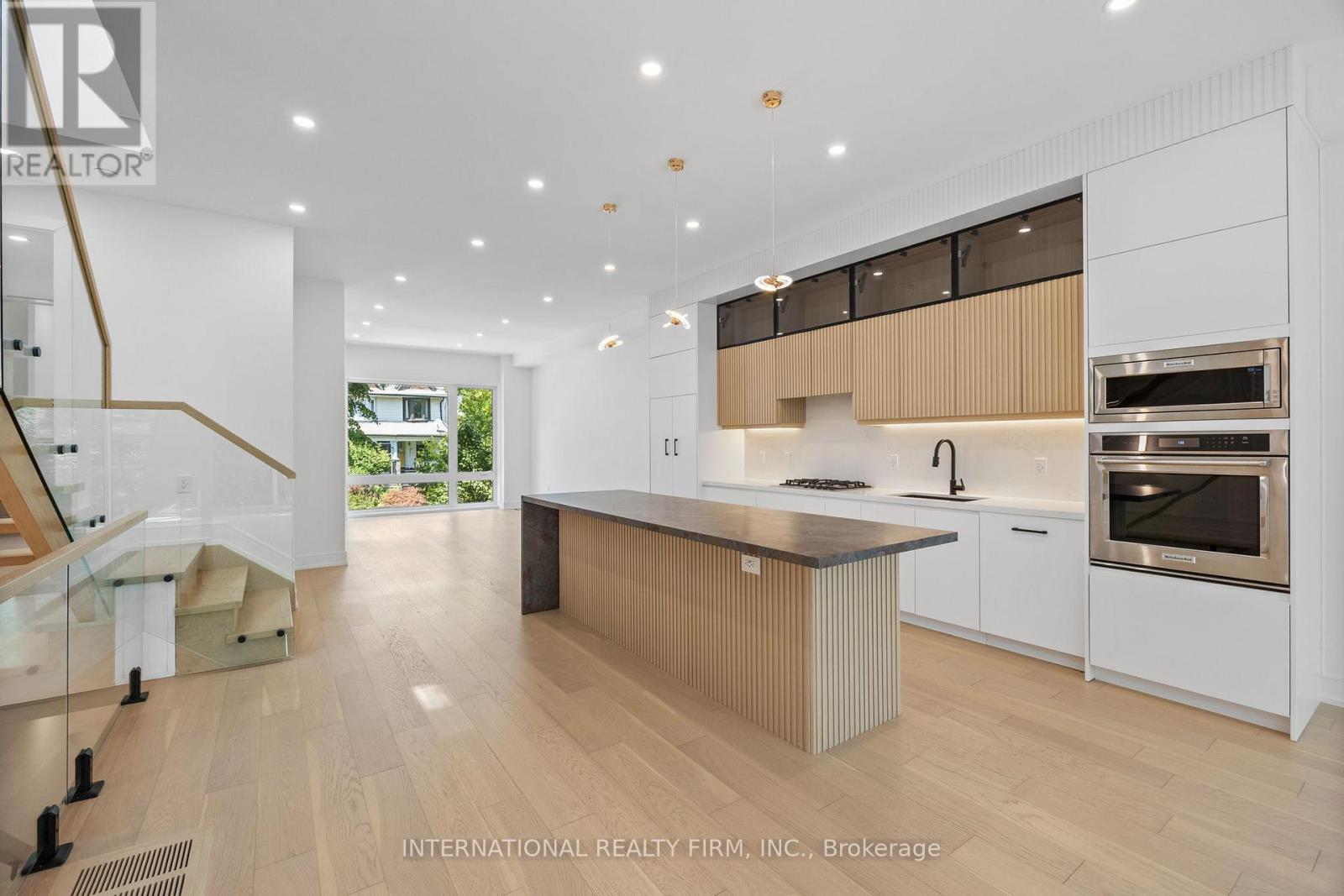 19 Ivy Avenue, Toronto, Ontario  M4L 2H6 - Photo 10 - E13009936