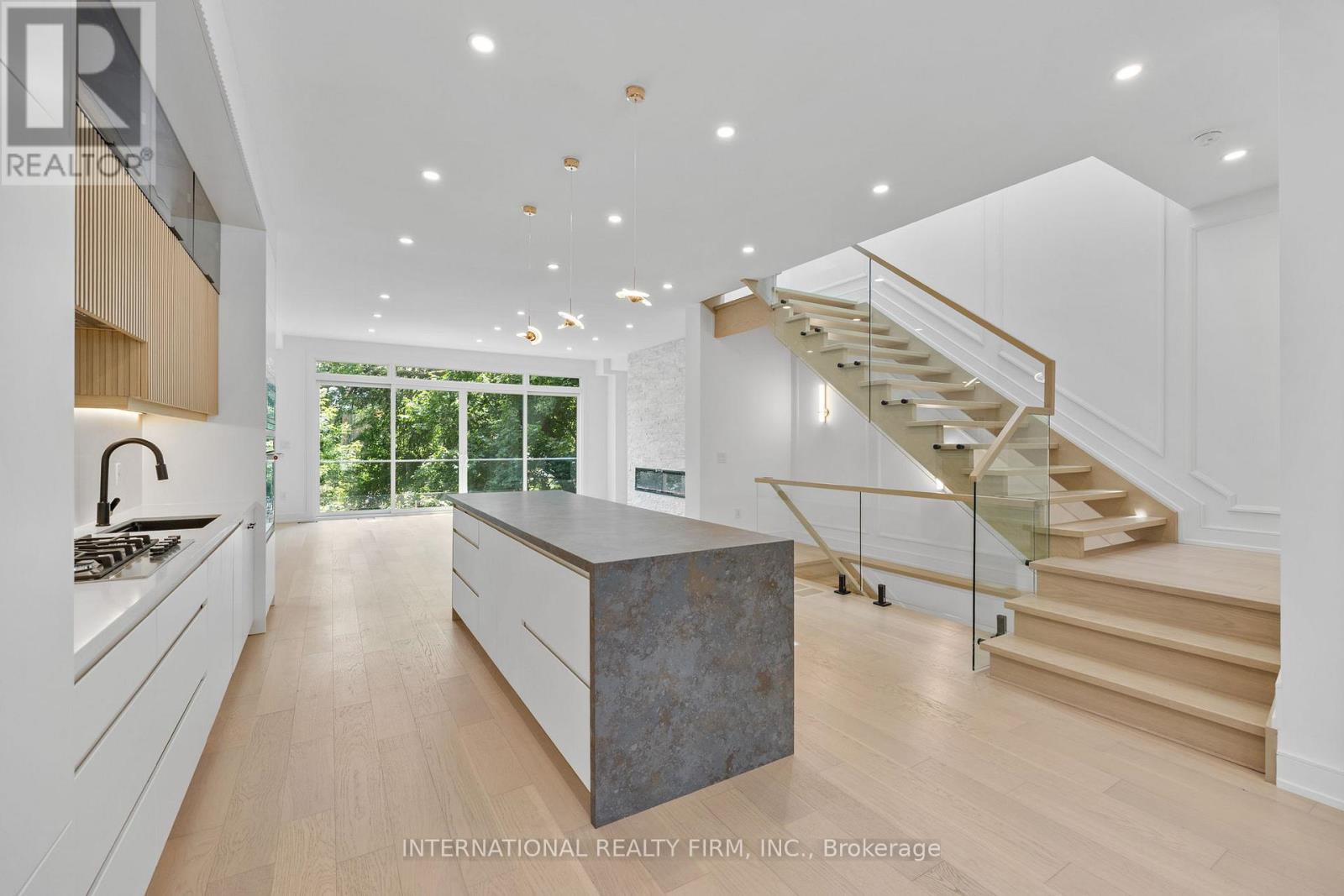 19 Ivy Avenue, Toronto, Ontario  M4L 2H6 - Photo 12 - E13009936