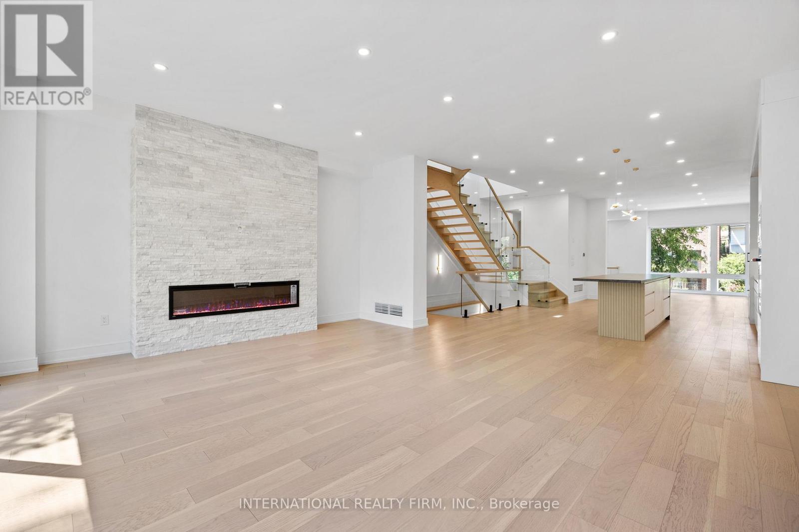 19 Ivy Avenue, Toronto, Ontario  M4L 2H6 - Photo 17 - E13009936