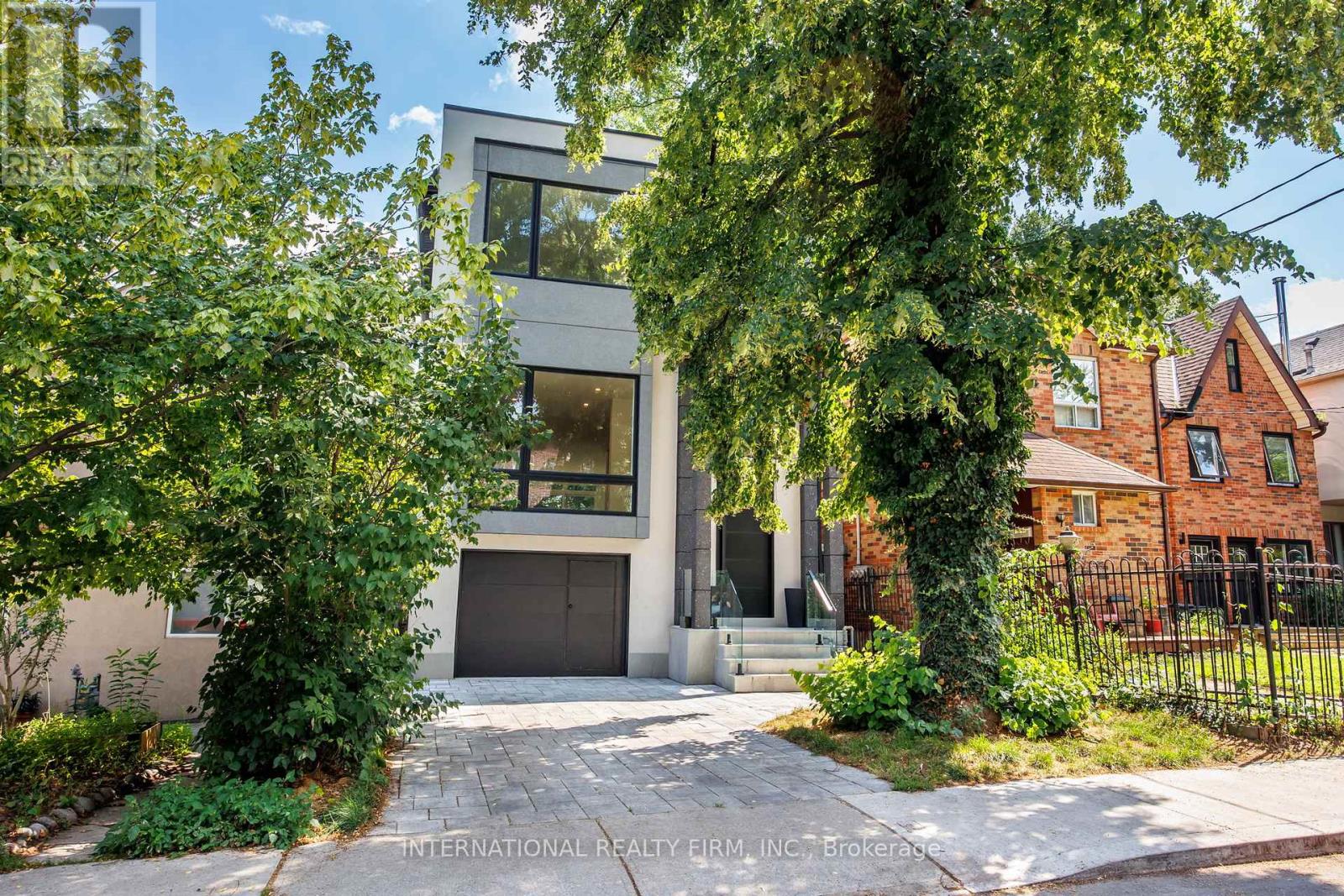 19 Ivy Avenue, Toronto, Ontario  M4L 2H6 - Photo 2 - E13009936