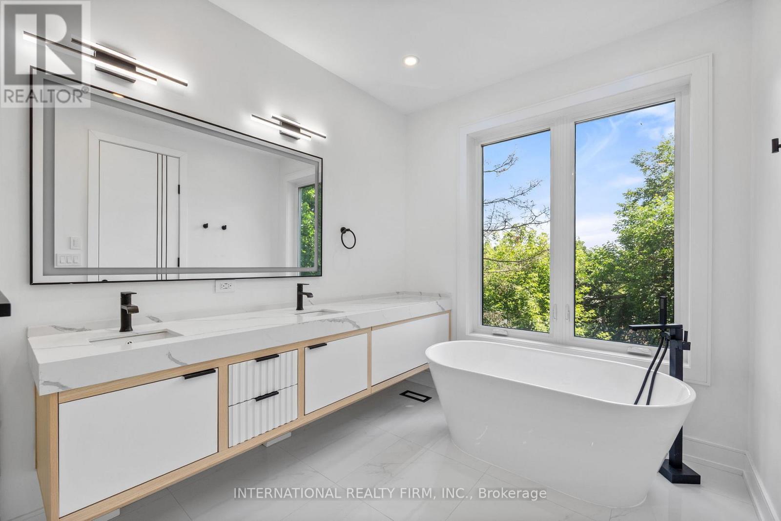 19 Ivy Avenue, Toronto, Ontario  M4L 2H6 - Photo 23 - E13009936