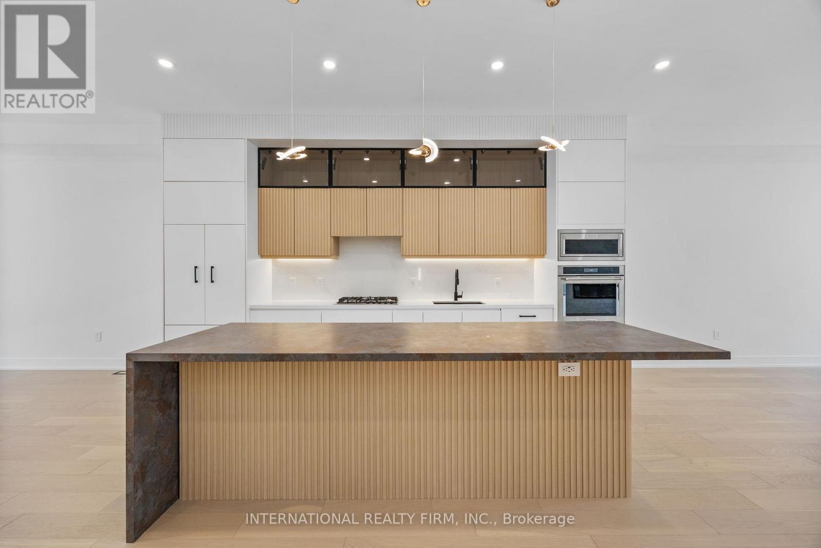 19 Ivy Avenue, Toronto, Ontario  M4L 2H6 - Photo 9 - E13009936