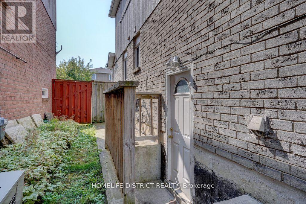 1861 Bainbridge Drive, Pickering, Ontario  L1V 6H6 - Photo 2 - E13009962