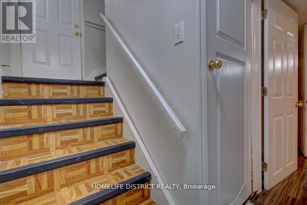 1861 Bainbridge Drive, Pickering, Ontario  L1V 6H6 - Photo 4 - E13009962