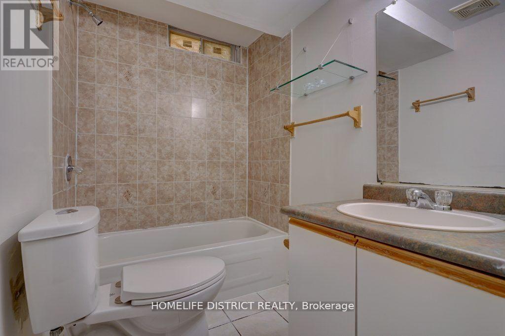 1861 Bainbridge Drive, Pickering, Ontario  L1V 6H6 - Photo 8 - E13009962