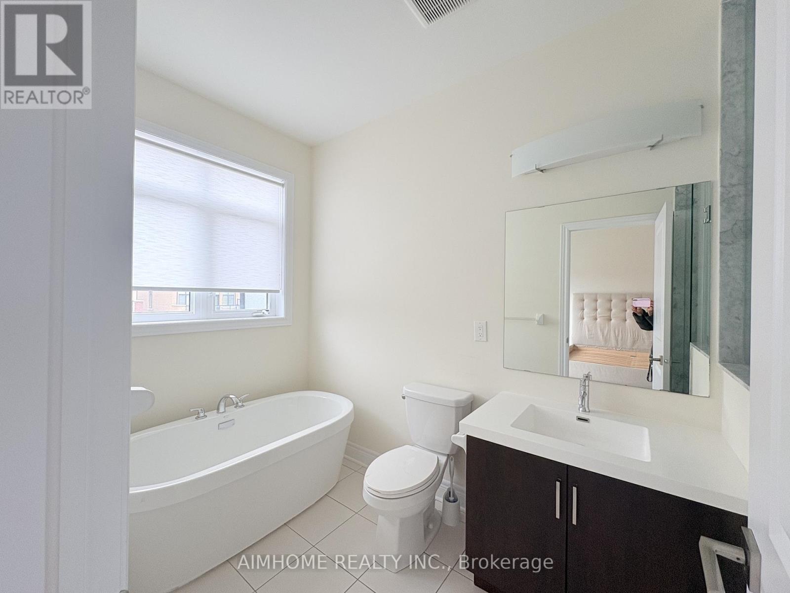 87 Carrville Woods Circle, Vaughan, Ontario  L6A 4Z6 - Photo 9 - N13009956