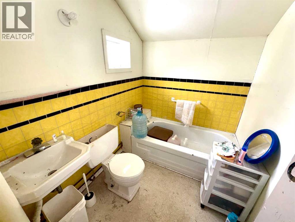 5035 50 Street, Innisfree, Alberta  T0B 2G0 - Photo 11 - A2301851