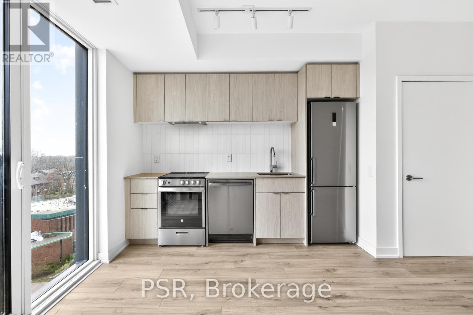 707 - 1660 Bloor Street W, Toronto, Ontario  M6P 0C6 - Photo 3 - W13009944