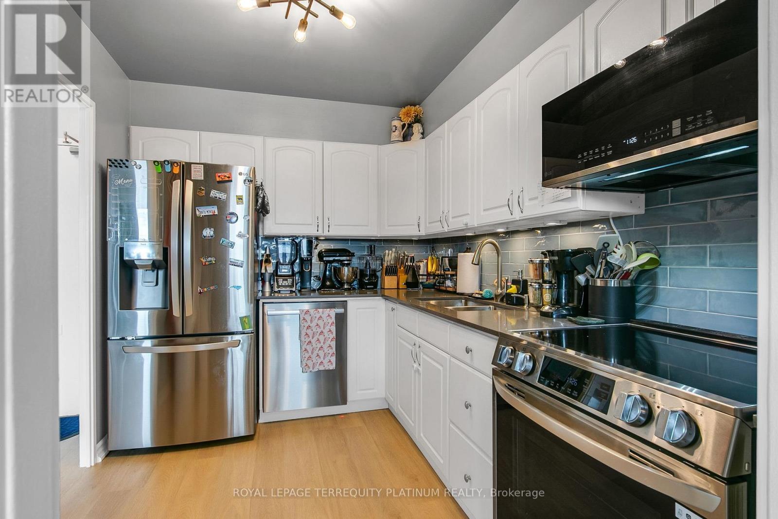 1517 - 551 The West Mall, Toronto, Ontario  M9C 1G7 - Photo 13 - W13009958