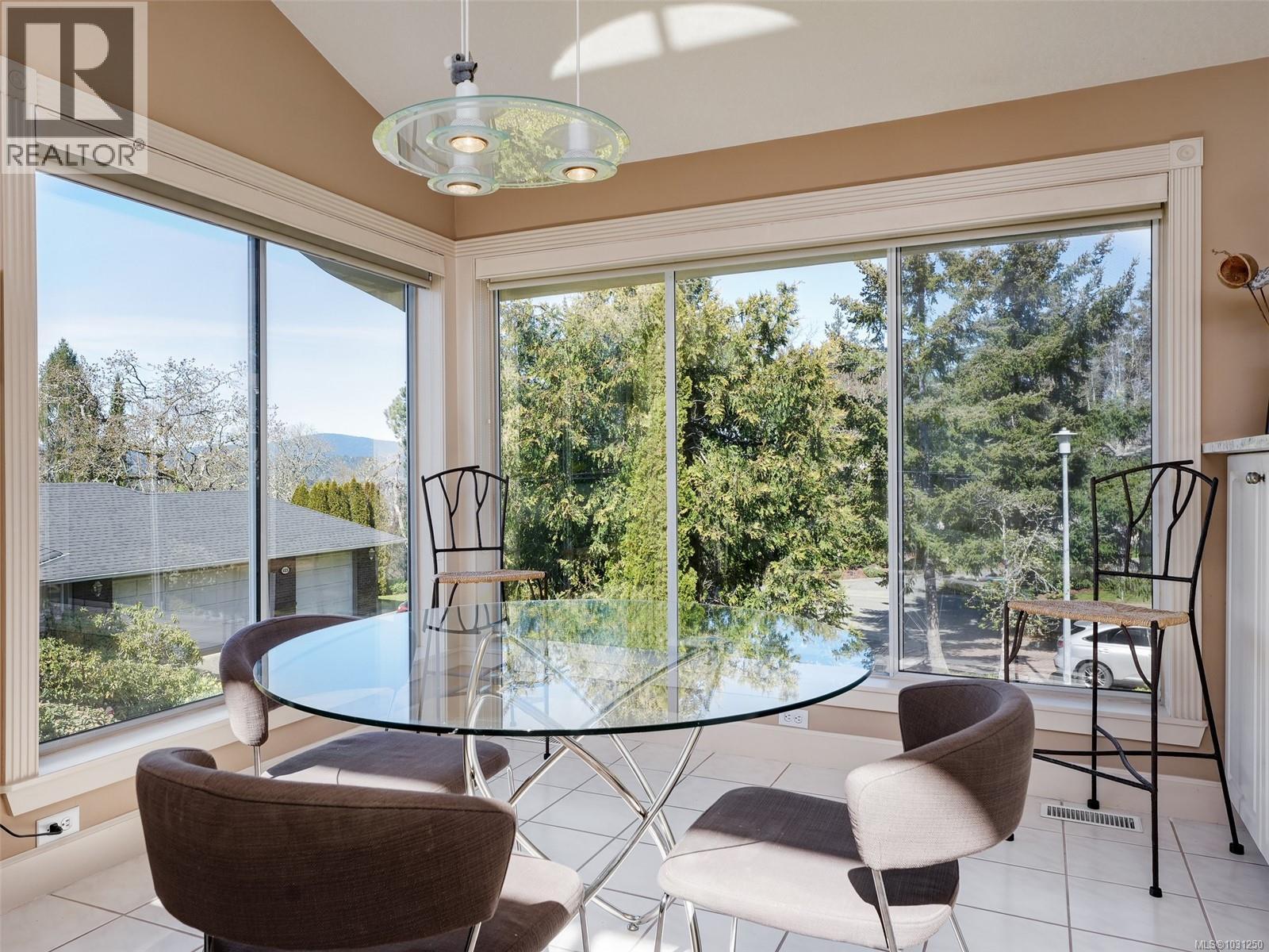 4329 Stoneywood Lane, Saanich, British Columbia  V8X 5C7 - Photo 9 - 1031250