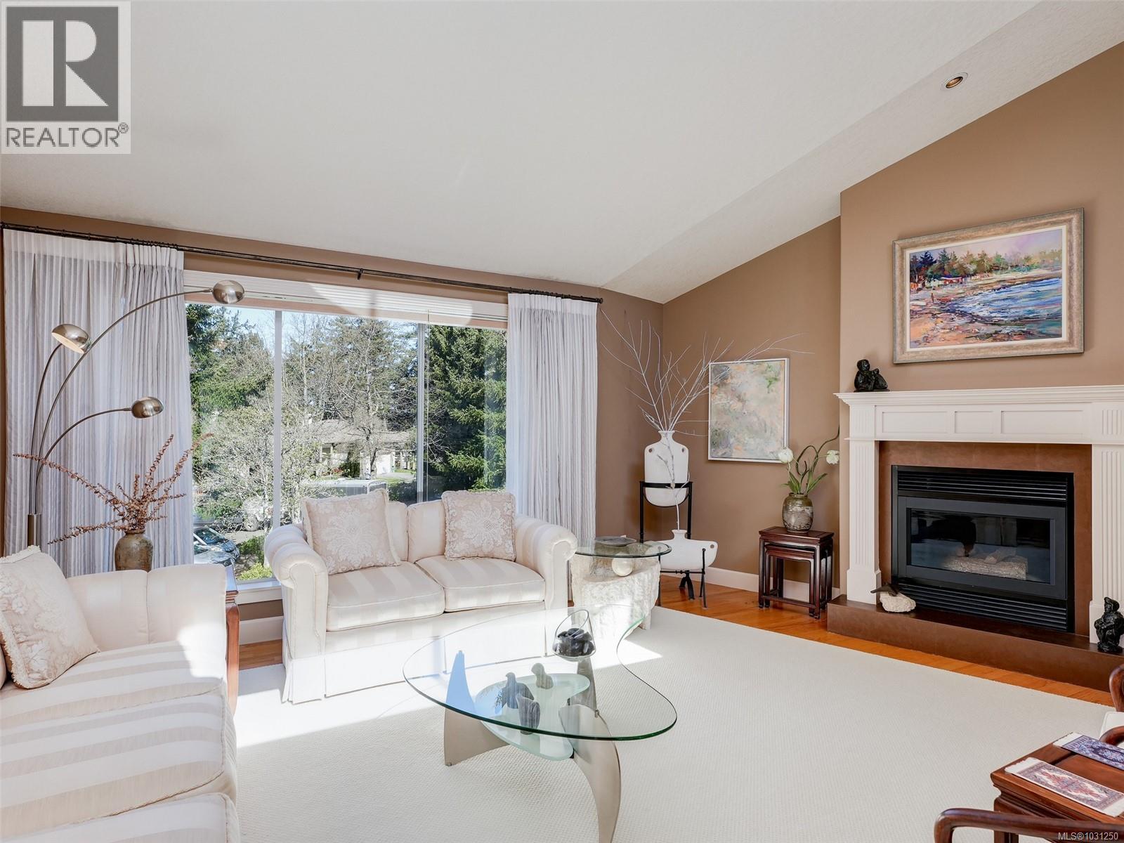 4329 Stoneywood Lane, Saanich, British Columbia  V8X 5C7 - Photo 2 - 1031250