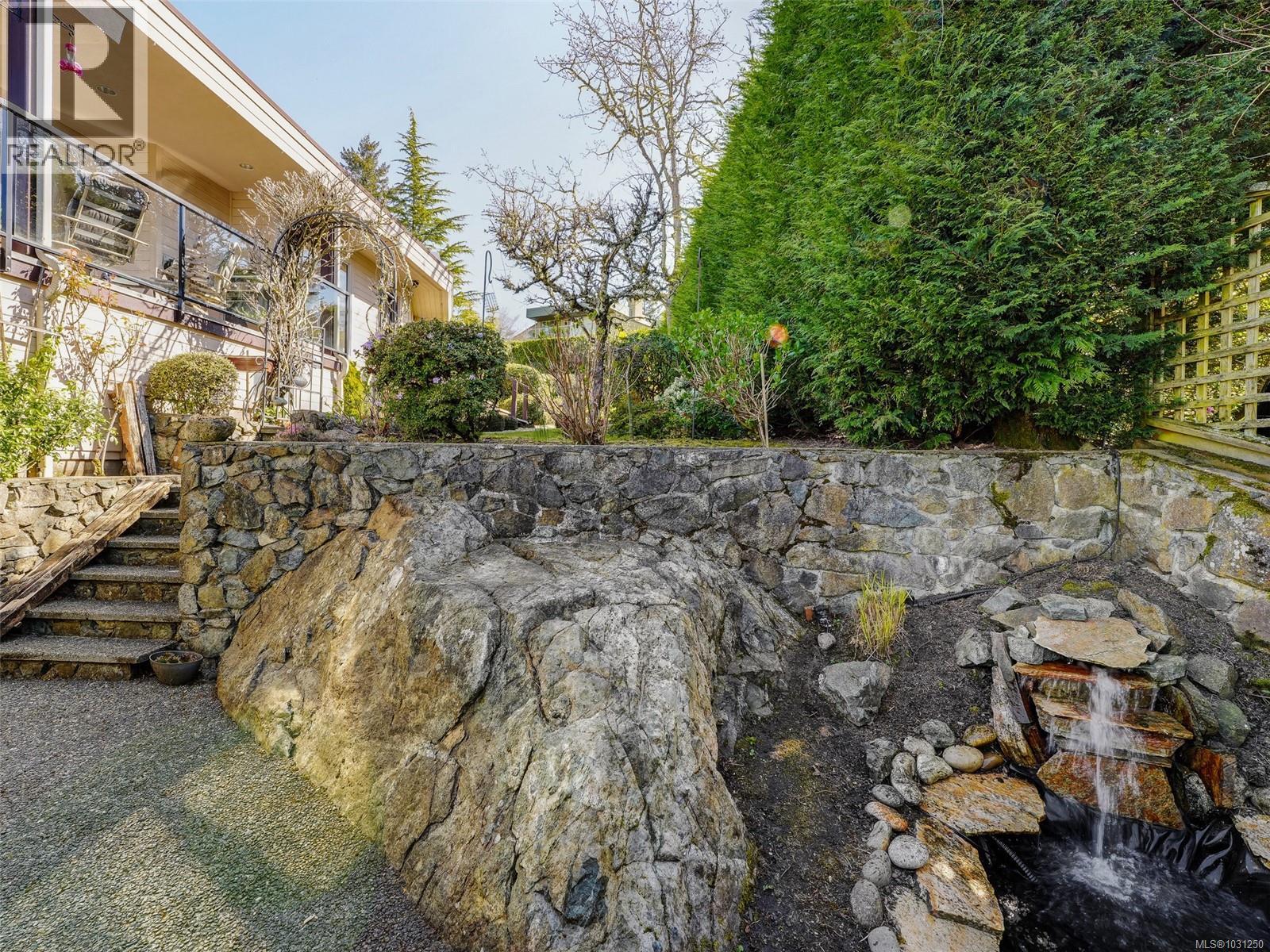 4329 Stoneywood Lane, Saanich, British Columbia  V8X 5C7 - Photo 27 - 1031250