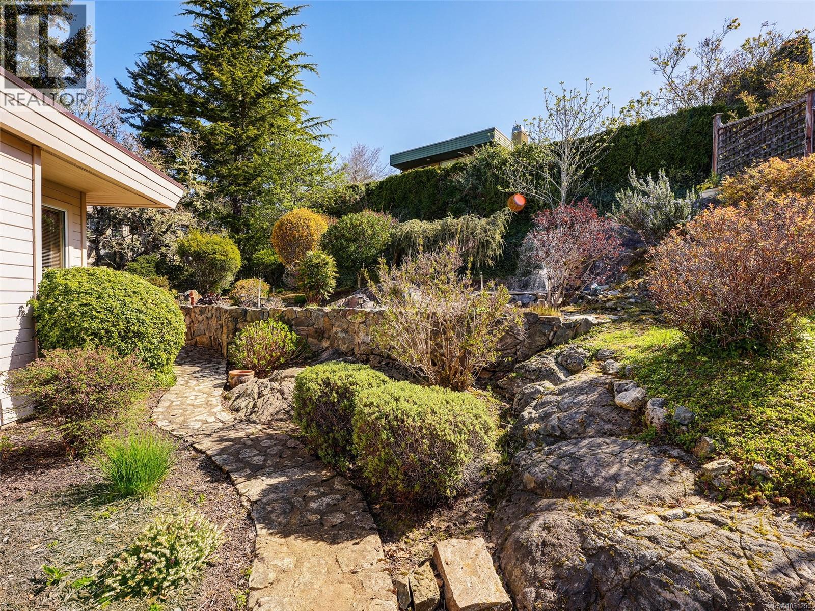 4329 Stoneywood Lane, Saanich, British Columbia  V8X 5C7 - Photo 29 - 1031250