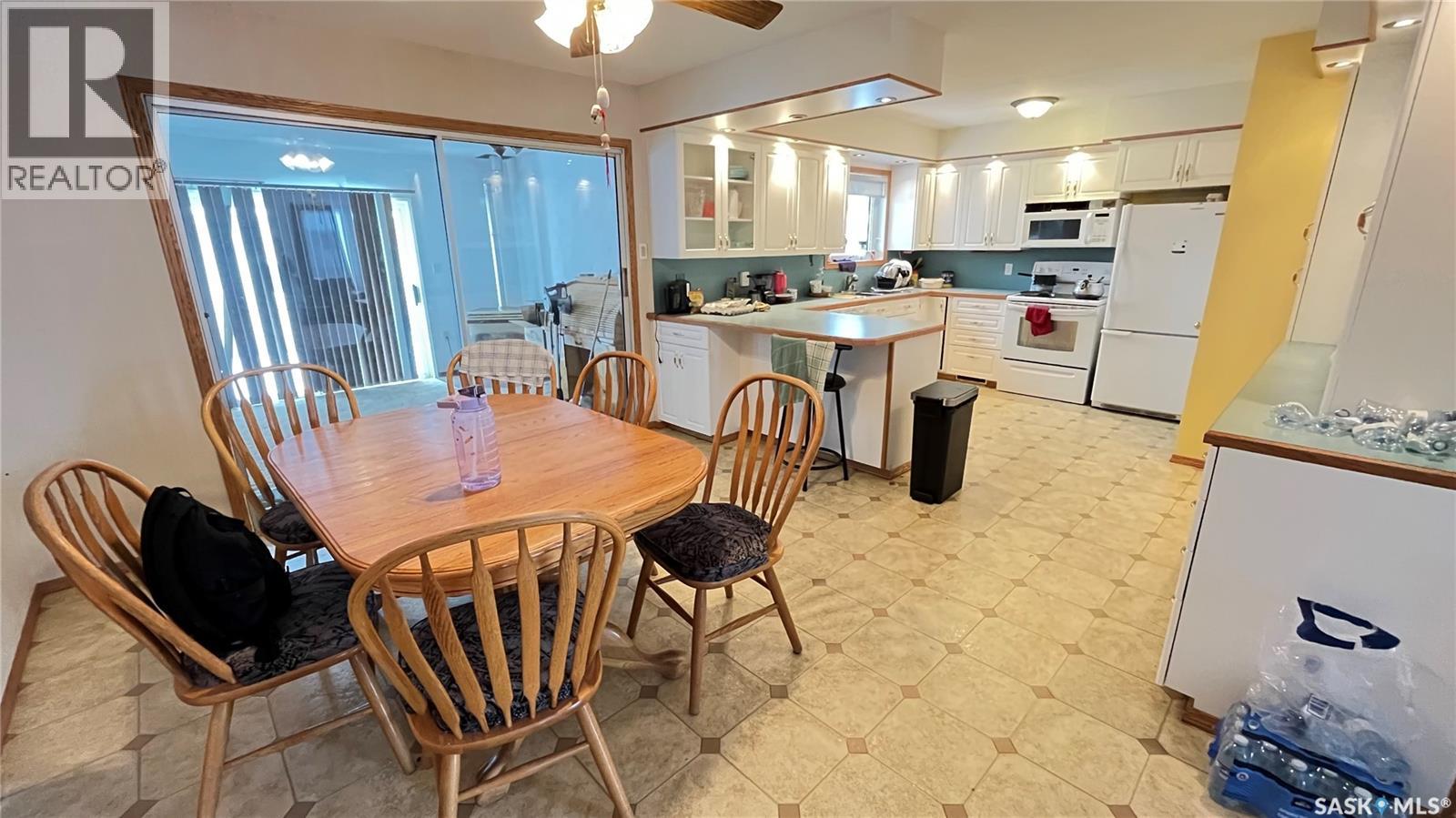 209 Hood Street, Maple Creek, Saskatchewan  S0N 1N0 - Photo 11 - SK033188