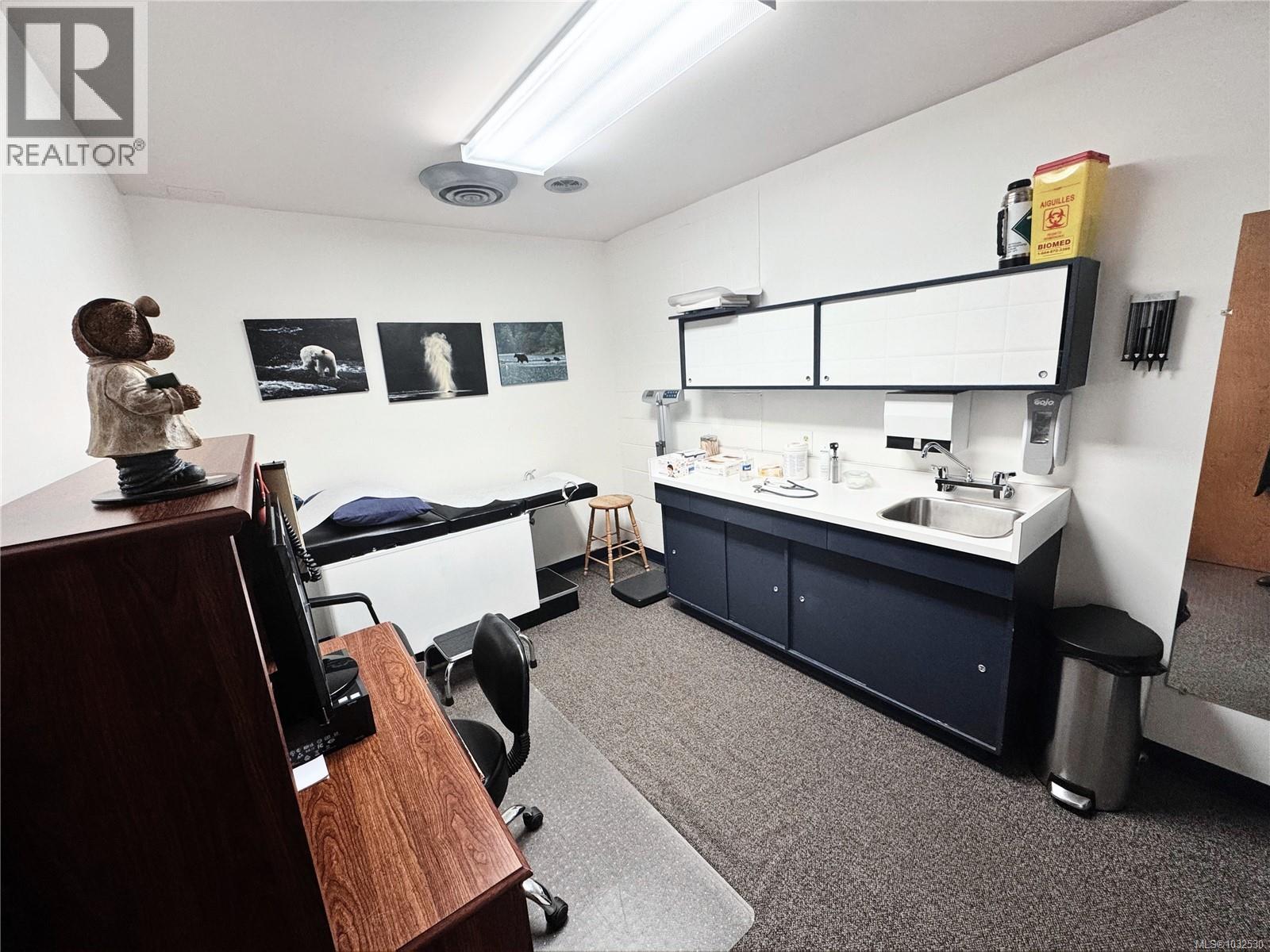 202 1175 Cook St, Victoria, British Columbia  V8V 4A1 - Photo 2 - 1032530