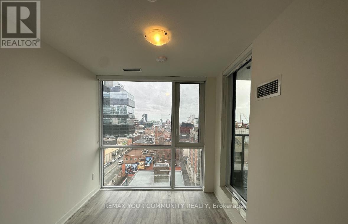 1005 - 70 Princess Street, Toronto, Ontario  M5A 0X6 - Photo 4 - C12996054