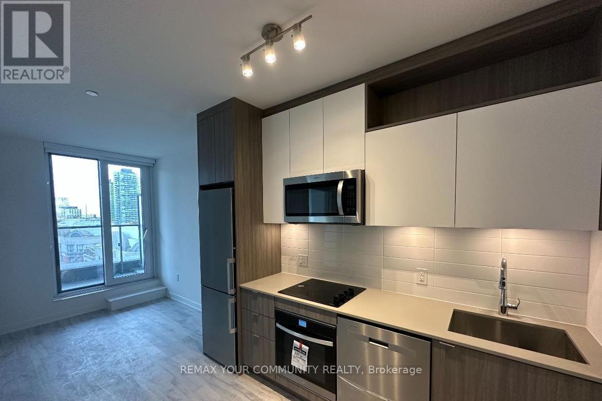 1005 - 70 Princess Street, Toronto, Ontario  M5A 0X6 - Photo 2 - C12996054