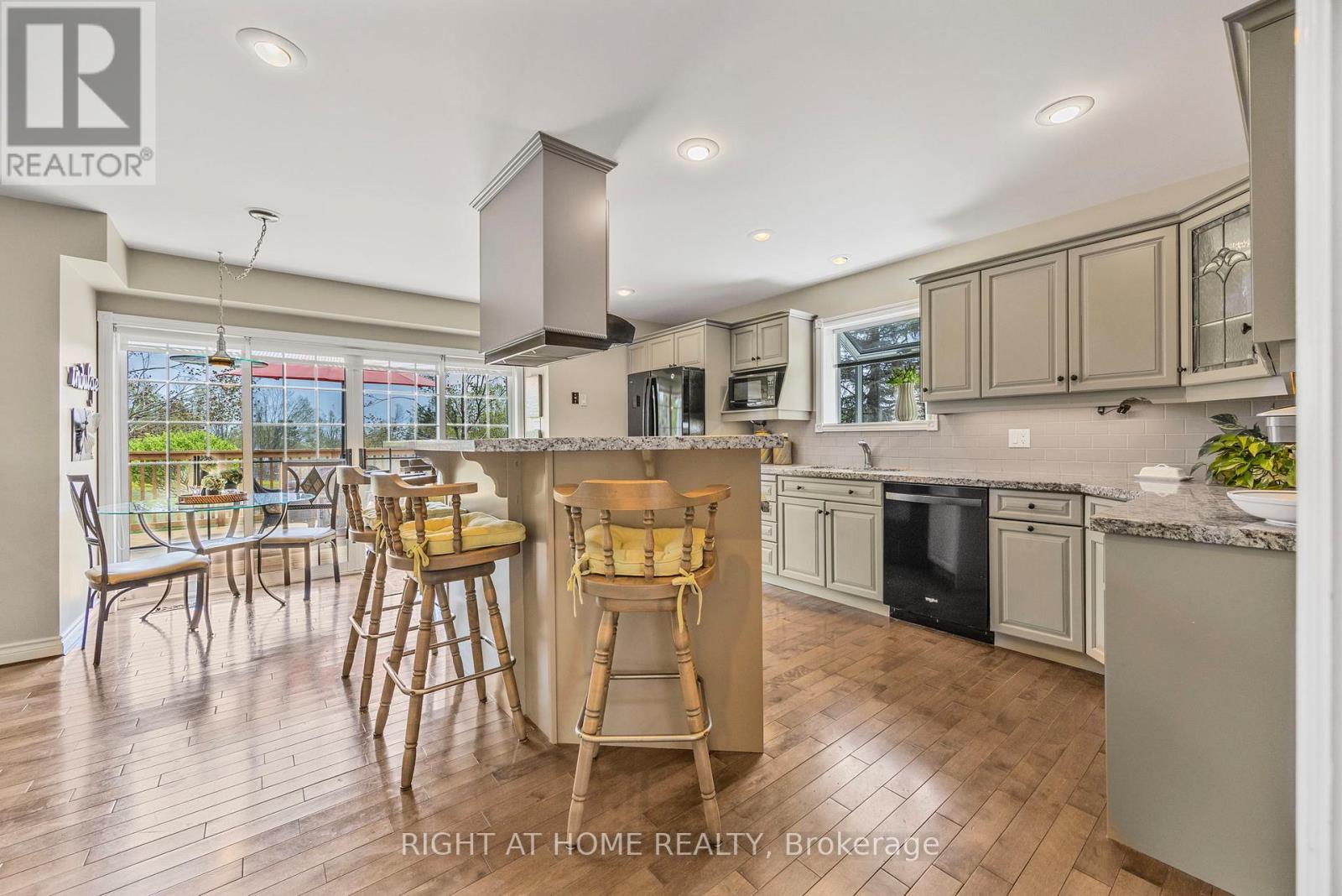 57 Highland Drive, Oro-Medonte, Ontario  L0L 2L0 - Photo 10 - S12905832