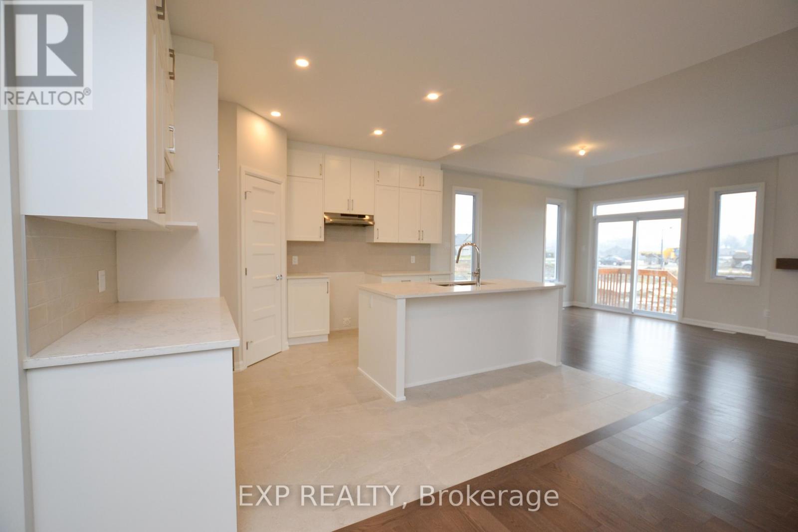 310 Turquoise Street, Clarence-Rockland, Ontario  K4K 0L5 - Photo 6 - X12506522