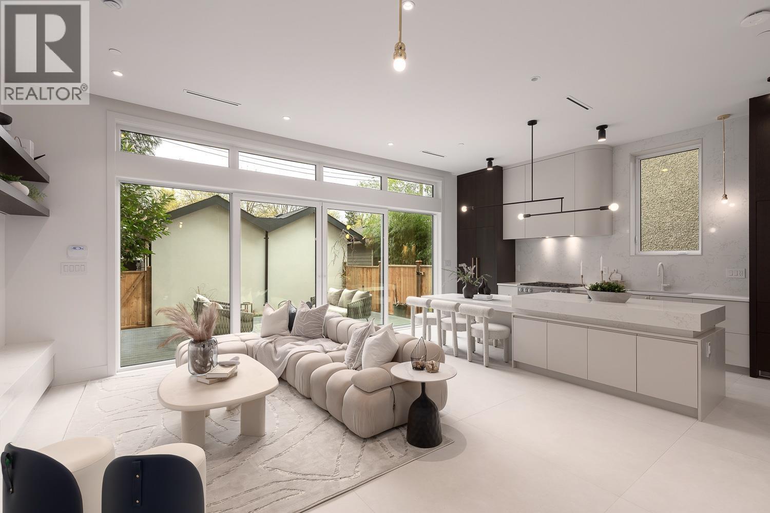 2 3617 W 12th Avenue, Vancouver, British Columbia  V6R 2N5 - Photo 2 - R3112598