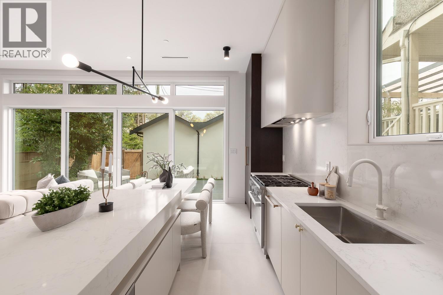 2 3617 W 12th Avenue, Vancouver, British Columbia  V6R 2N5 - Photo 8 - R3112598