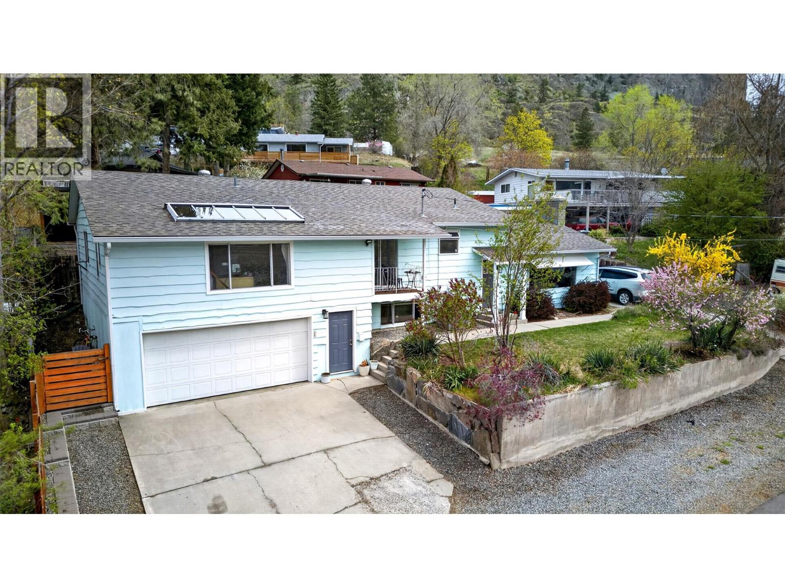 716 Mosley Place, Okanagan Falls, British Columbia  V0H 1R0 - Photo 2 - 10383483