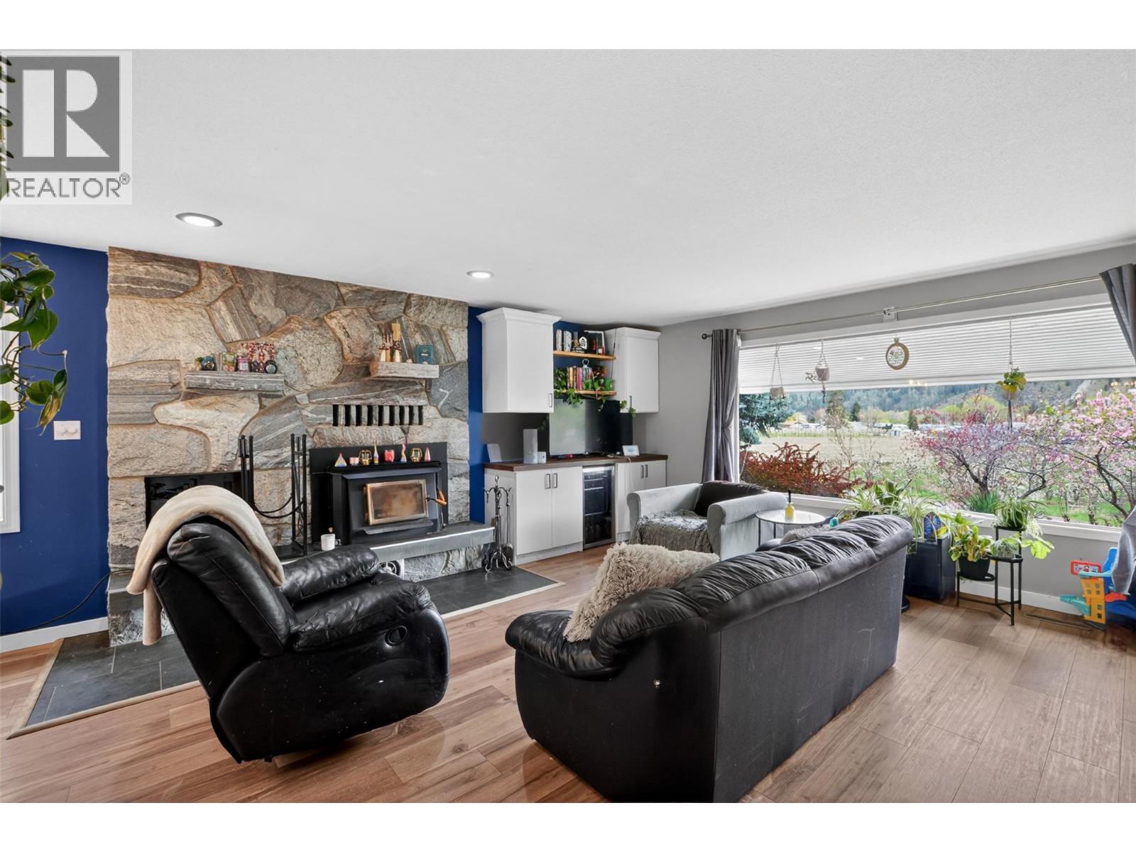 716 Mosley Place, Okanagan Falls, British Columbia  V0H 1R0 - Photo 5 - 10383483