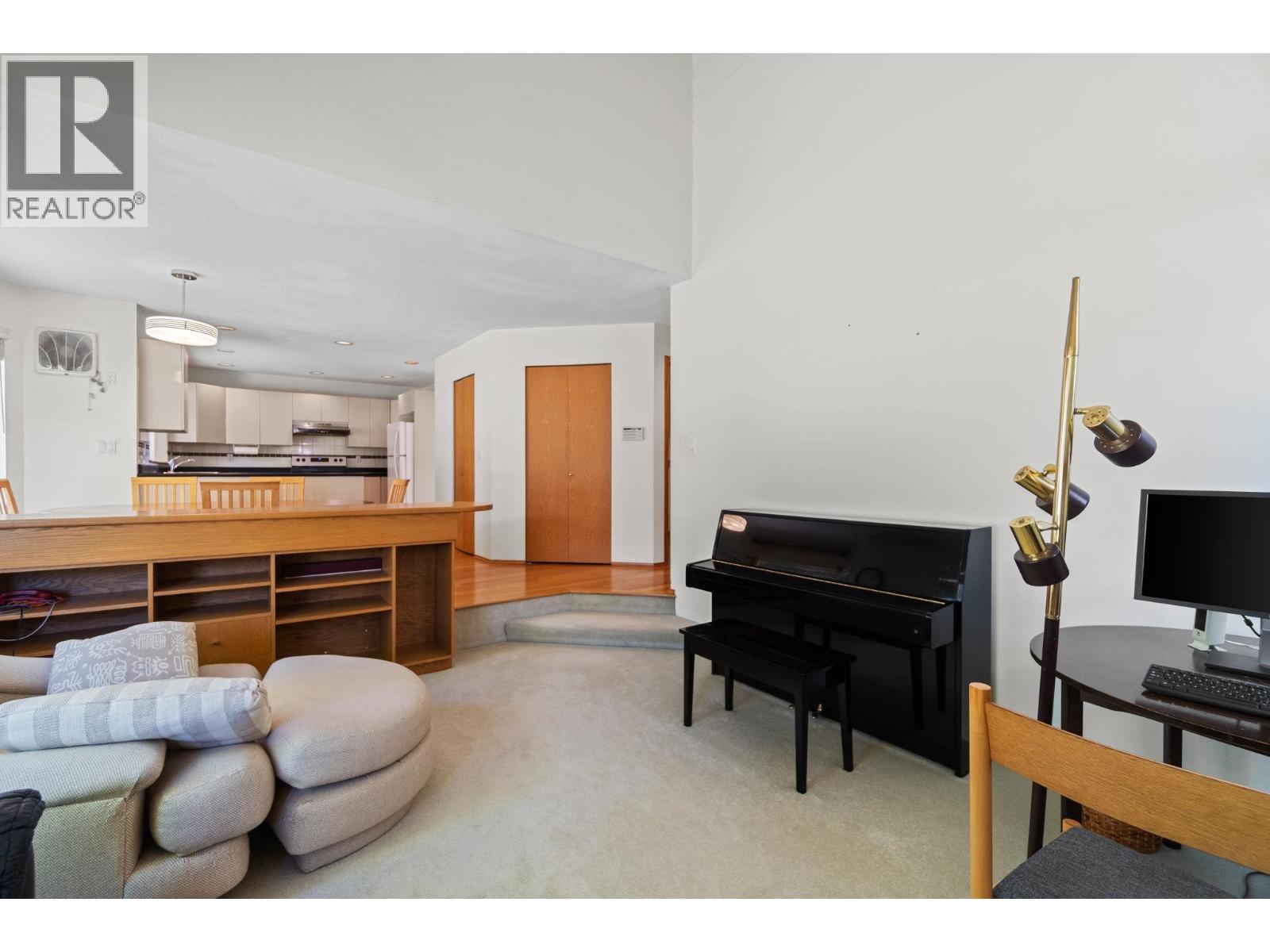 5275 Mckee Street, Burnaby, British Columbia  V5J 2T7 - Photo 4 - R3112586