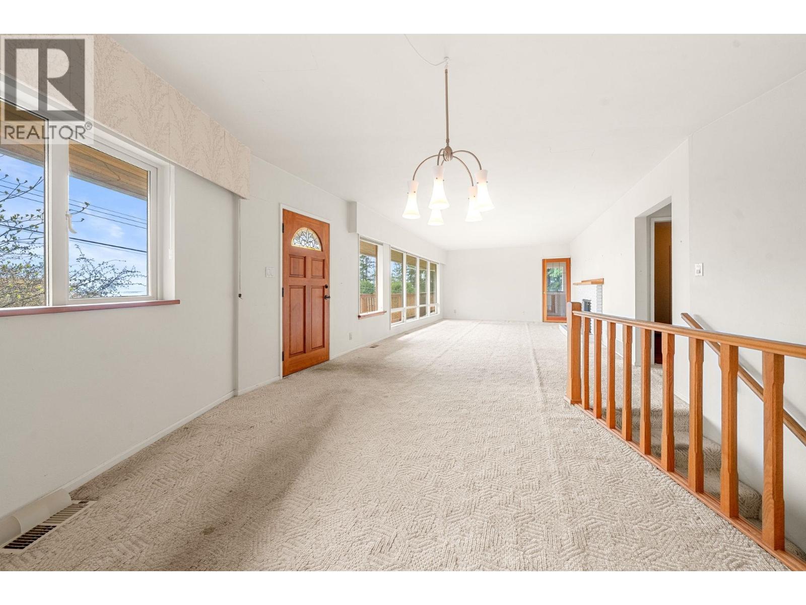 234 Rondoval Crescent, North Vancouver, British Columbia  V7N 2W7 - Photo 9 - R3112615