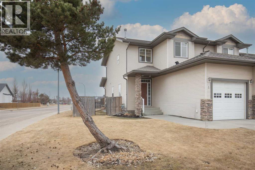 1 Ivey Close, Red Deer, Alberta  T4R 3N2 - Photo 2 - A2301634