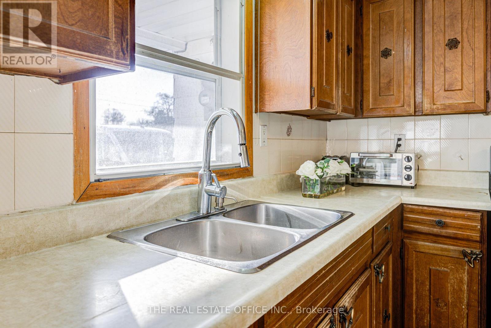 128 Fairglen Avenue, Toronto, Ontario  M1W 1A7 - Photo 13 - E13009994