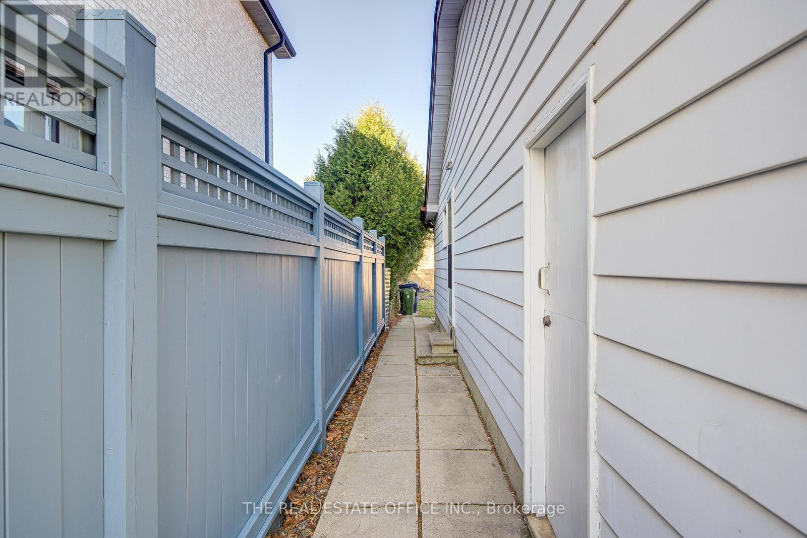 128 Fairglen Avenue, Toronto, Ontario  M1W 1A7 - Photo 47 - E13009994