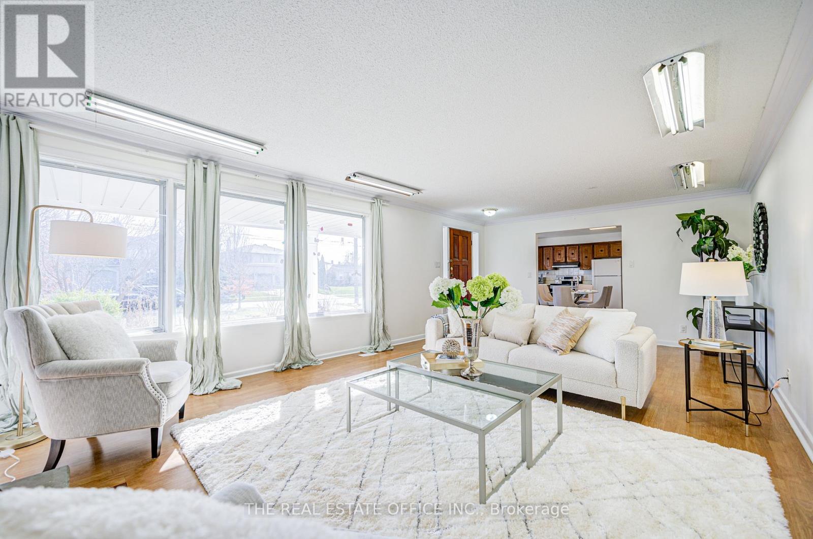 128 Fairglen Avenue, Toronto, Ontario  M1W 1A7 - Photo 7 - E13009994