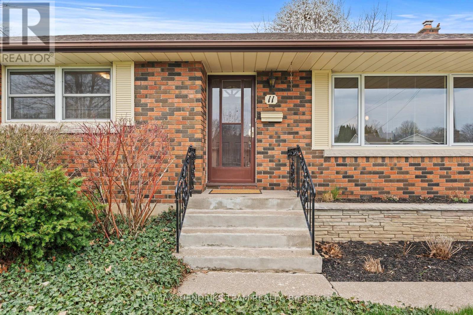 11 Kamla Drive, St. Catharines, Ontario  L2M 3J9 - Photo 2 - X13009988