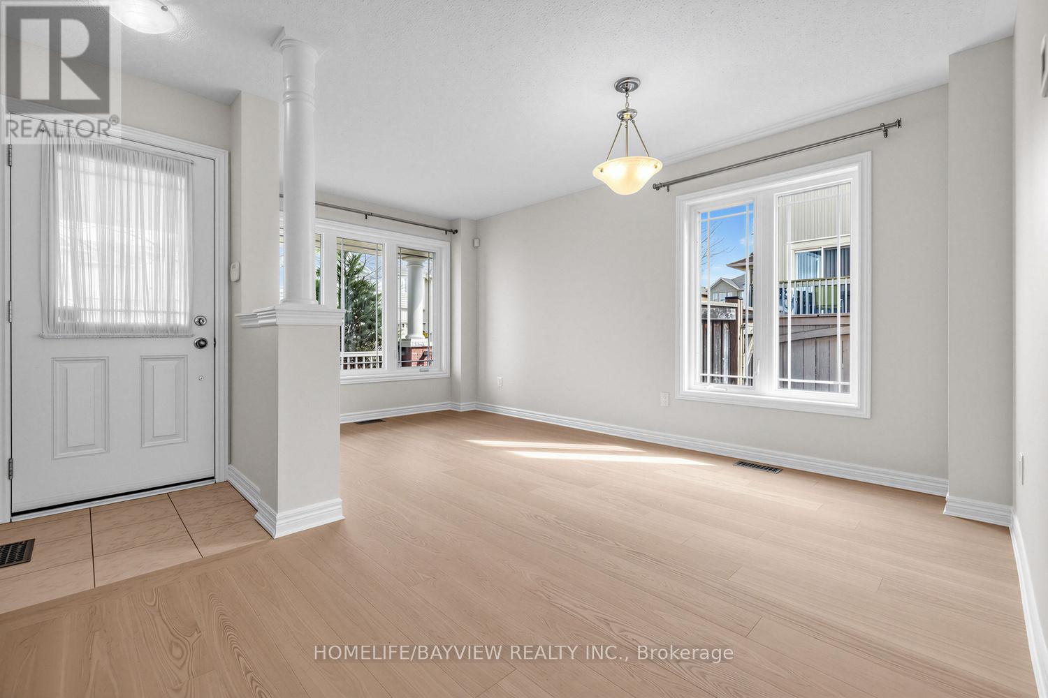 12 Winisk Street, Richmond Hill, Ontario  L4E 0M6 - Photo 5 - N12919136