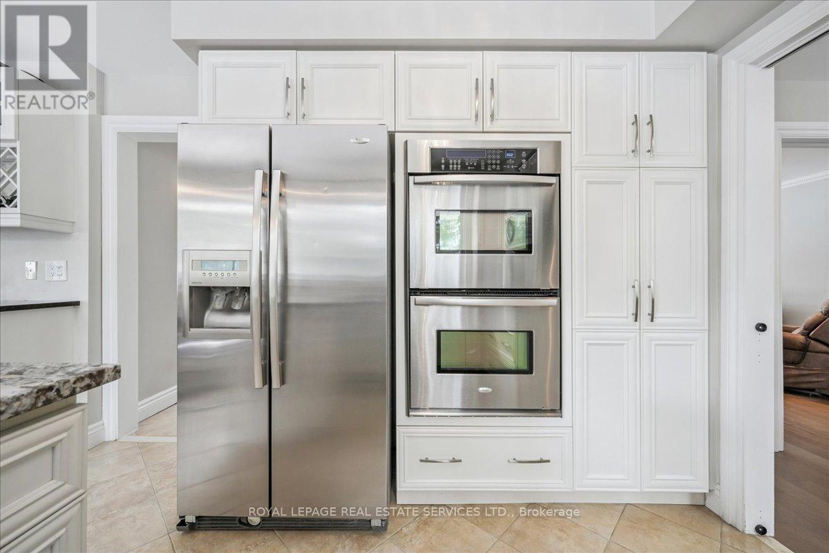 1466 Flaminia Court, Mississauga, Ontario  L5J 3Z6 - Photo 10 - W12811960