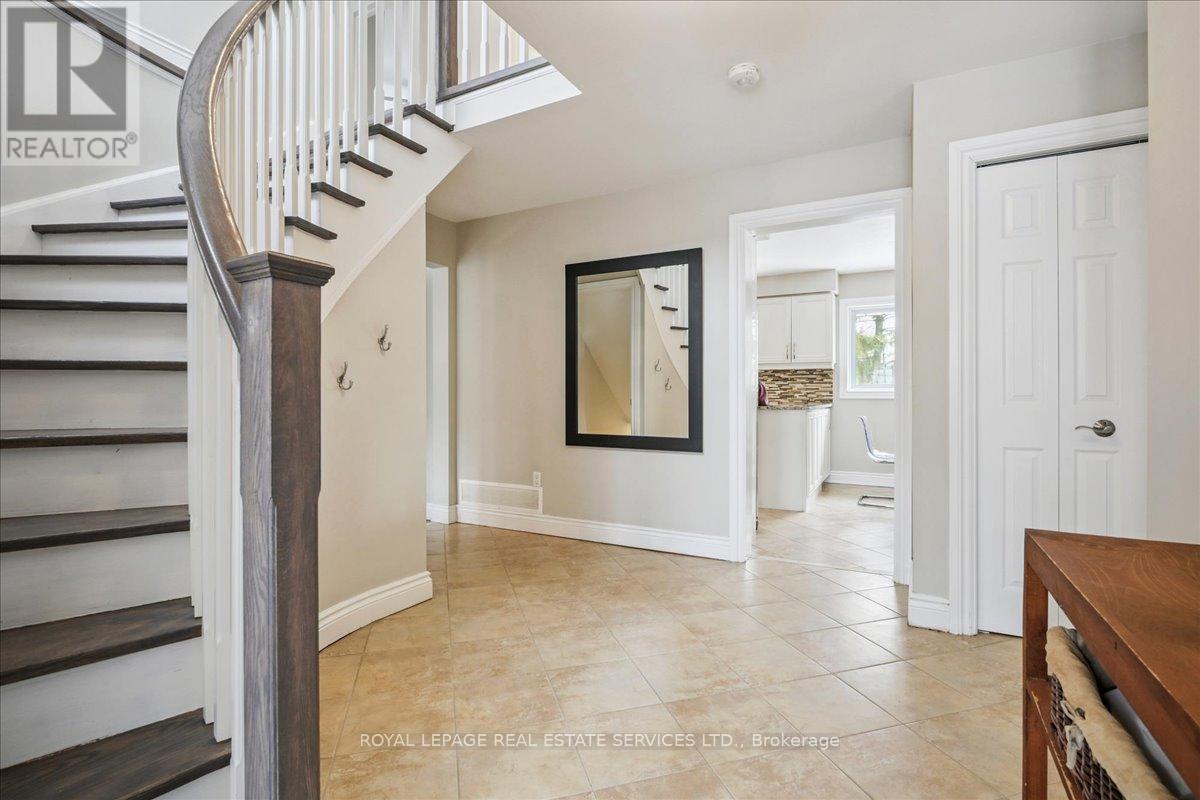 1466 Flaminia Court, Mississauga, Ontario  L5J 3Z6 - Photo 3 - W12811960