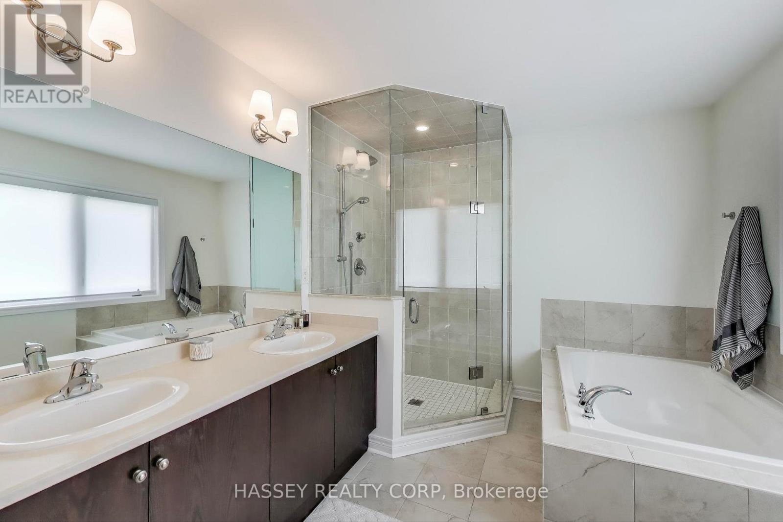 852 Elvidge Trail, Newmarket (Woodland Hill), Ontario  L3X 0J7 - Photo 21 - N13010026