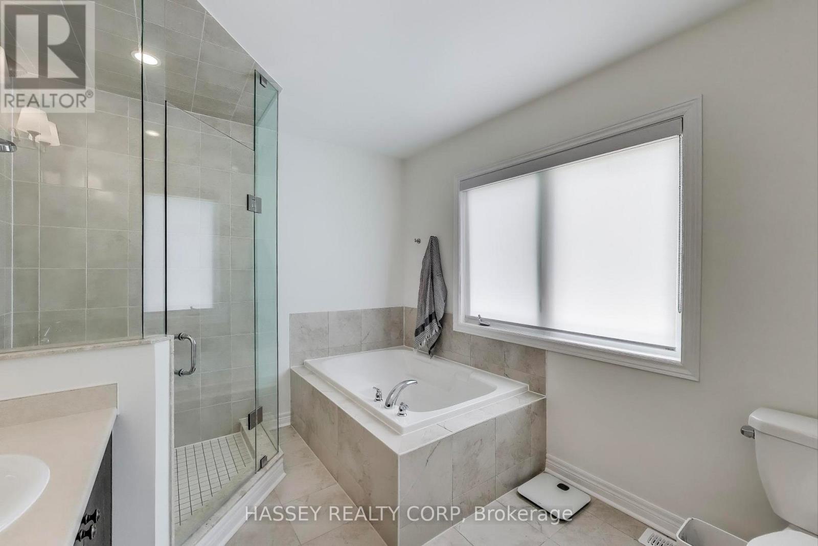 852 Elvidge Trail, Newmarket (Woodland Hill), Ontario  L3X 0J7 - Photo 22 - N13010026