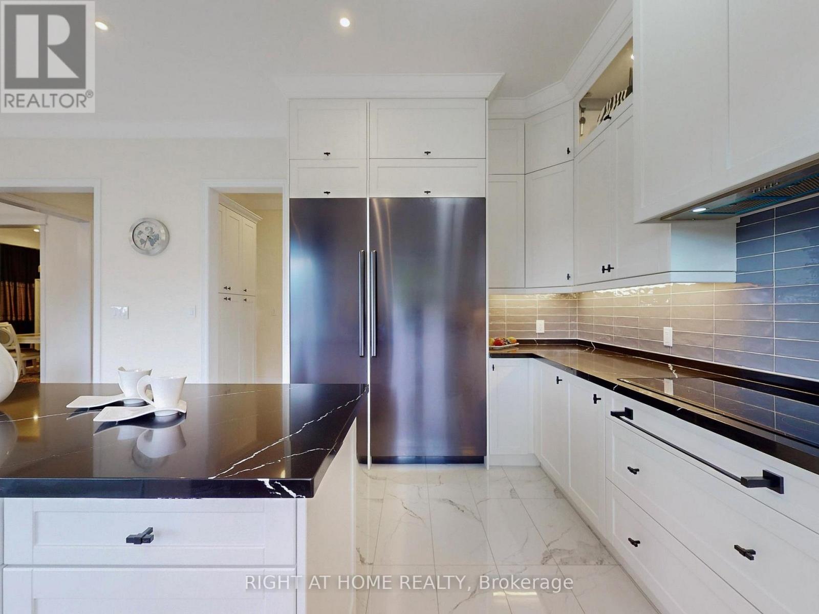 216 Sunset Vista Court E, Aurora, Ontario  L4G 3Y1 - Photo 10 - N13010034